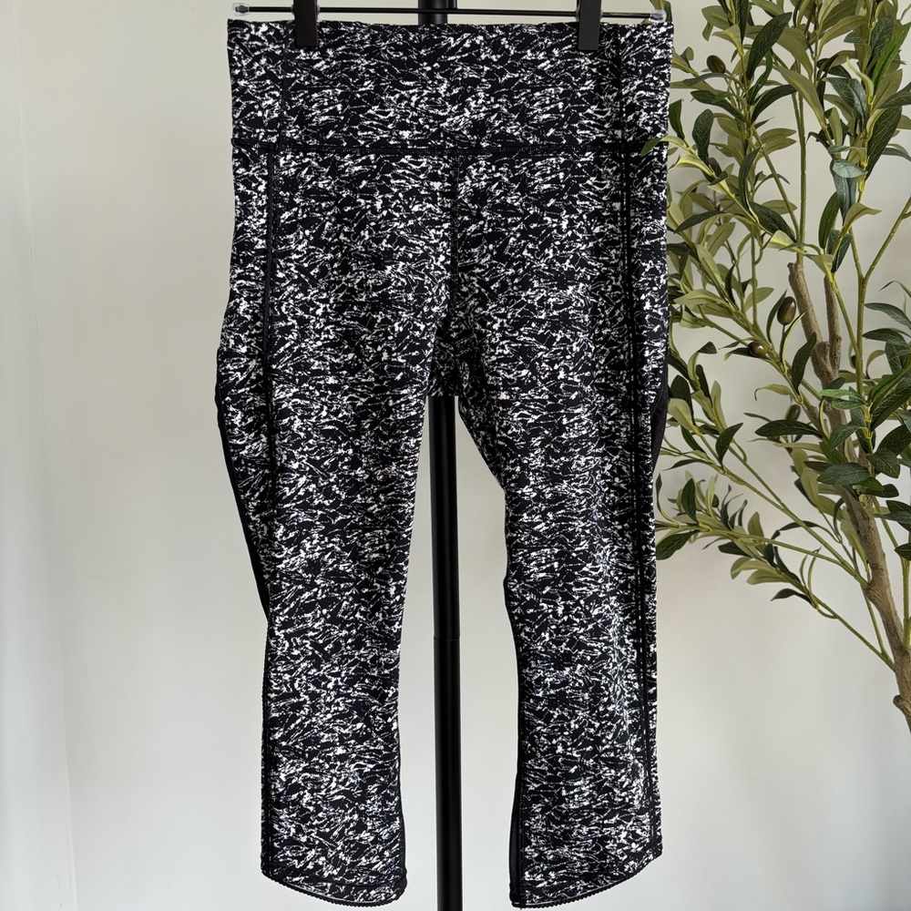 • [Lululemon] Capri Legging •